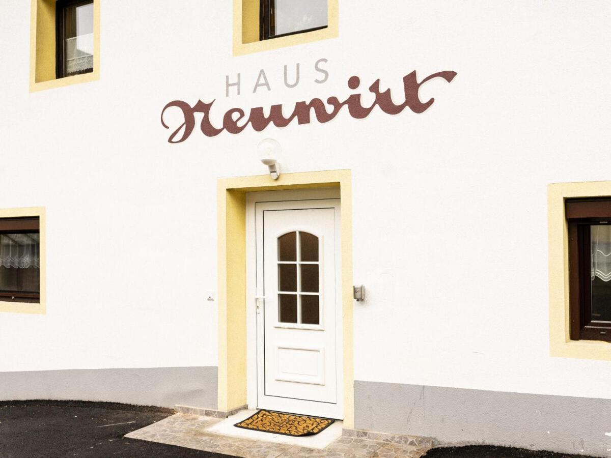ザウテンスHaus Neuwirtアパートメント エクステリア 写真